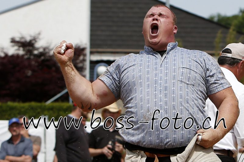 31.05.2015; Wuerenlingen; Schwingen - Aargauer Kantonalschwingfest - Patrick Raebmatter (Uerkheim) jubelt. (Christian Boss/freshfocus)